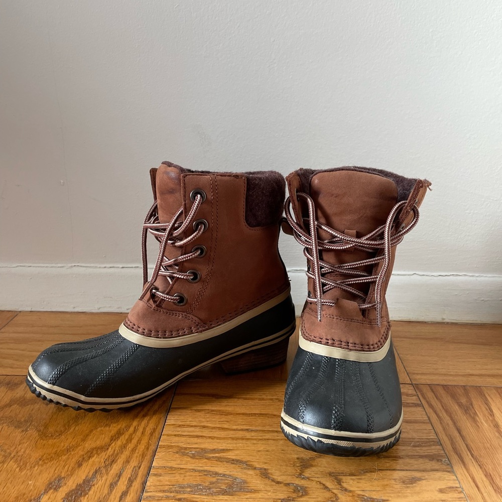 Never worn Sorel duck boots. Love these but I grew shoe sizes and can’t fit.